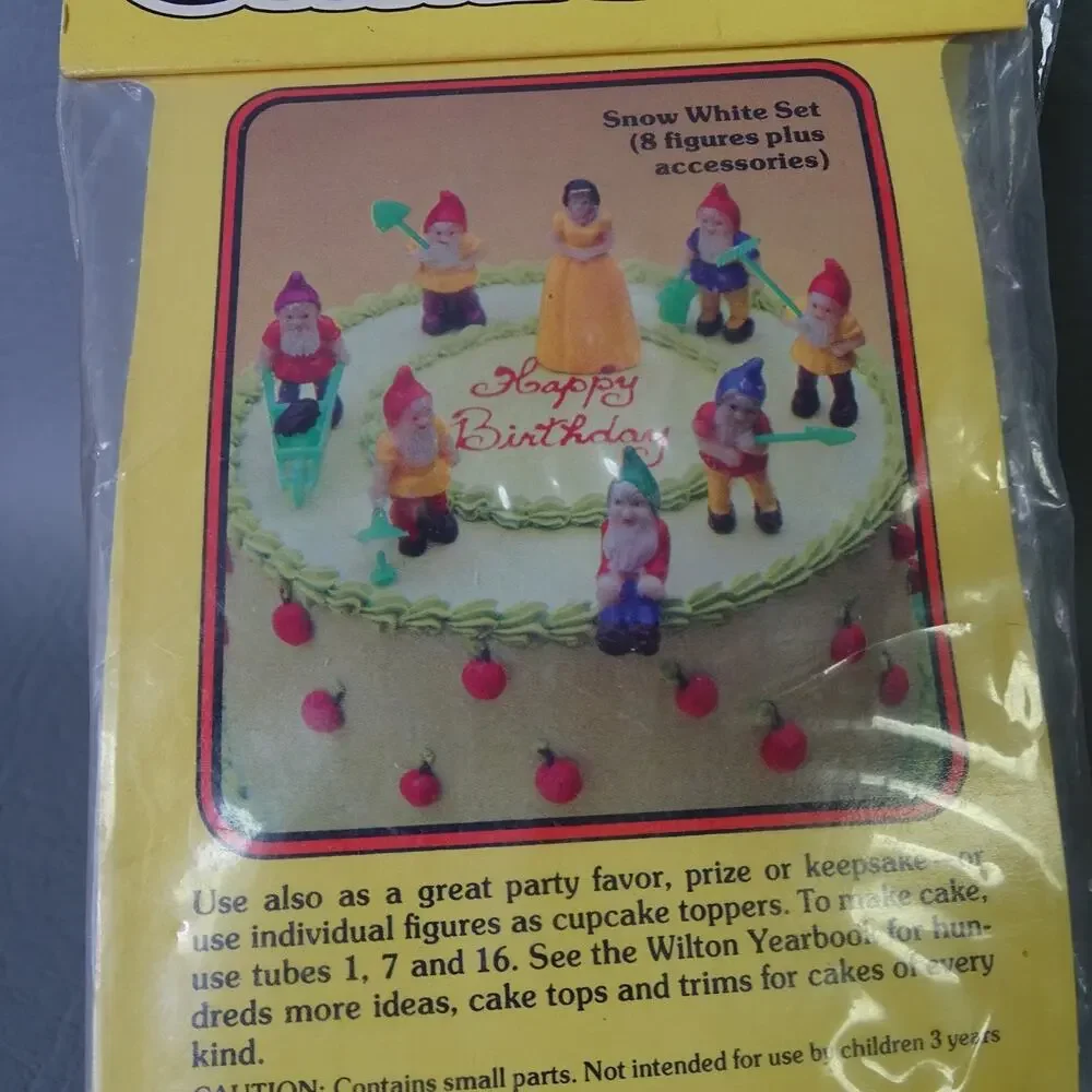 Lot of 3 Vintage Wilton Cake Tops Snow White Teepee Toy Soldiers Sealed